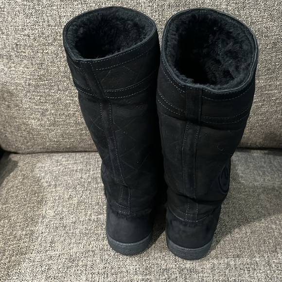 CHANEL BOOTS
Convertible Suede & Shearling Boot - Picture 4 of 11